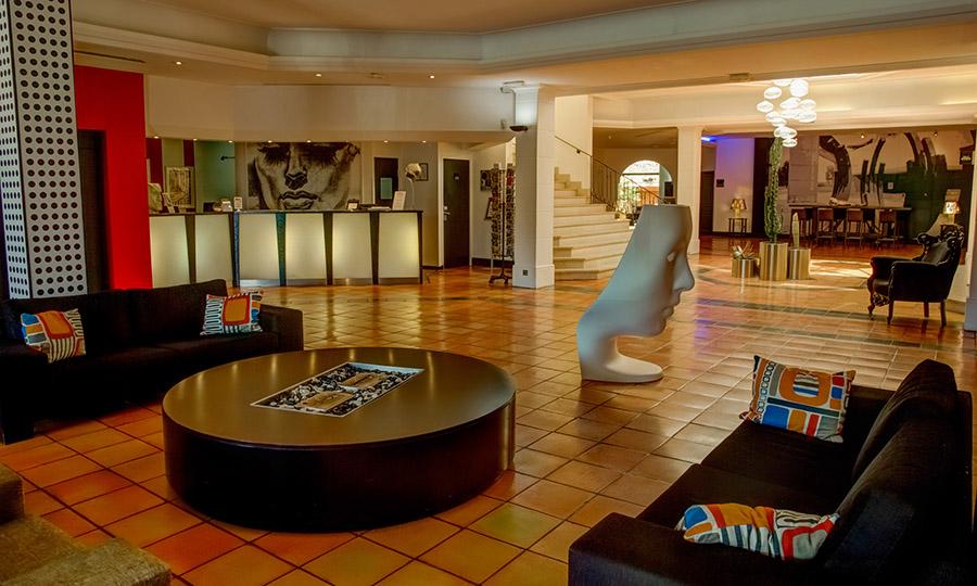 Hotel Arles Plaza Esterno foto