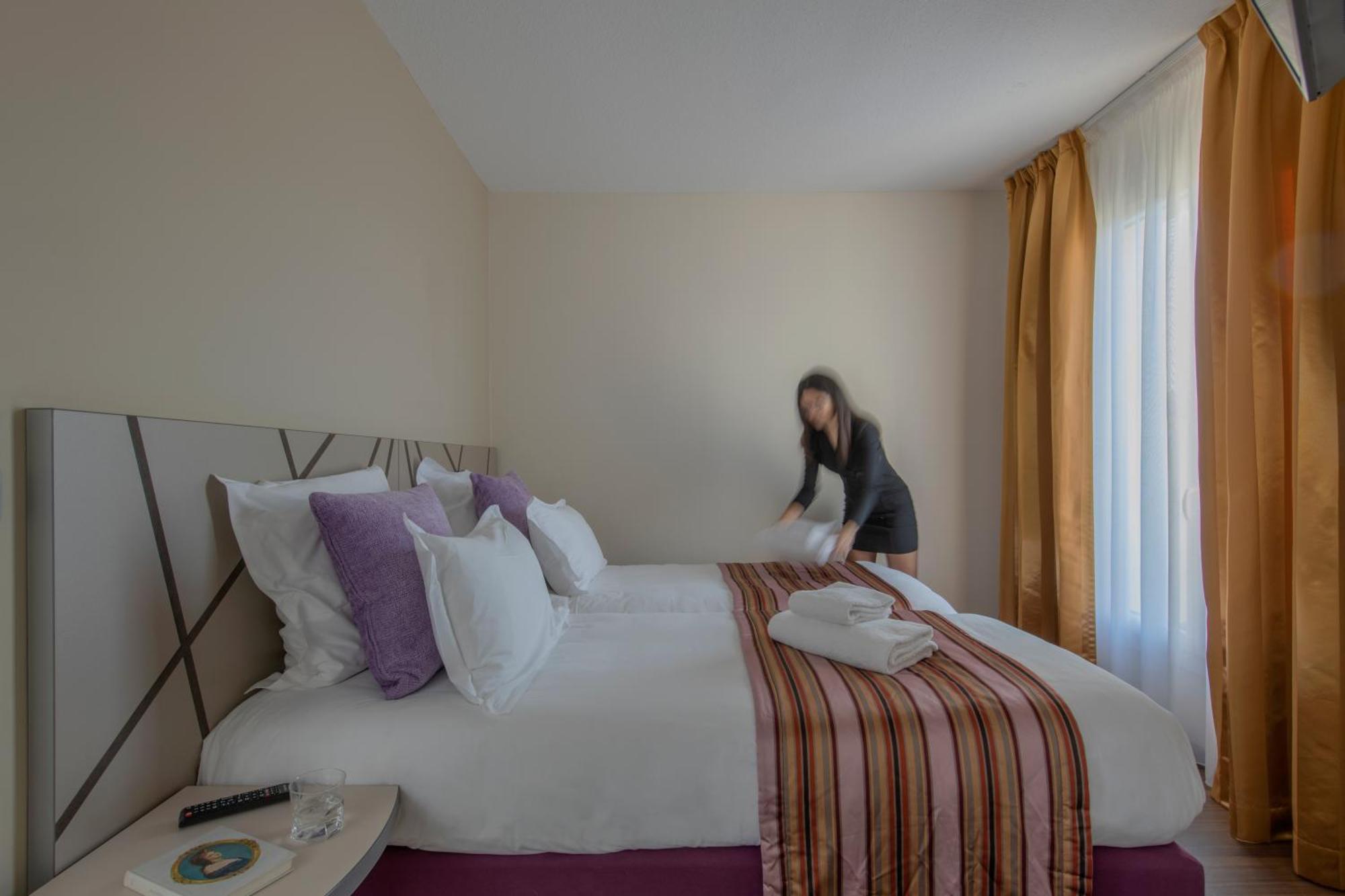 Hotel Arles Plaza Esterno foto