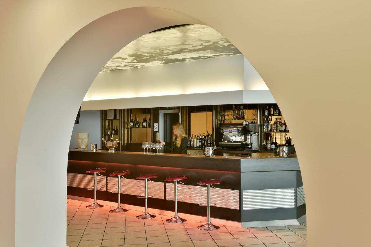Hotel Arles Plaza Esterno foto